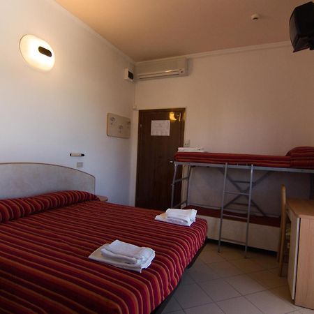 Hotel Beverly Rimini Quarto foto